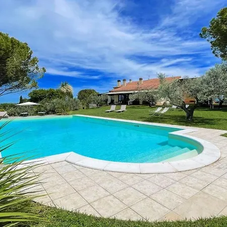Sole Vino, Fabulous Pool, Fantastic Area, Sleeps Up To 15persons