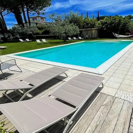 Sole Vino, Fabulous Pool, Fantastic Area, Sleeps Up To 15persons