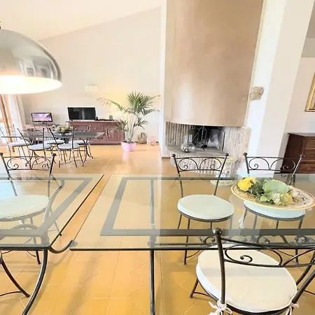 Sole Vino, Fabulous Pool, Fantastic Area, Sleeps Up To 15persons וילה *