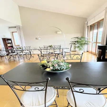 Sole Vino, Fabulous Pool, Fantastic Area, Sleeps Up To 15persons Villa *