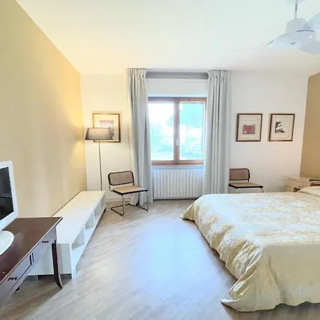 Sole Vino, Fabulous Pool, Fantastic Area, Sleeps Up To 15persons Villa