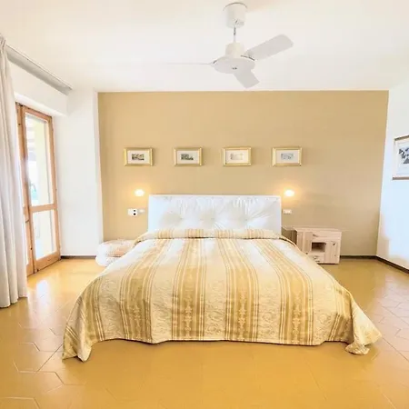 Villa Sole Vino, Fabulous Pool, Fantastic Area, Sleeps Up To 15persons *