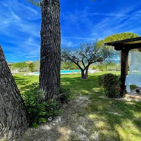Sole Vino, Fabulous Pool, Fantastic Area, Sleeps Up To 15persons *