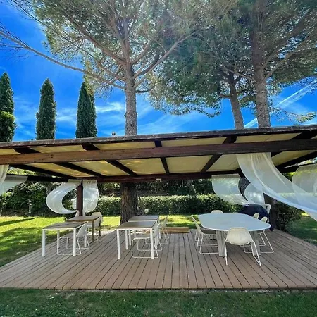 Sole Vino, Fabulous Pool, Fantastic Area, Sleeps Up To 15persons Villa