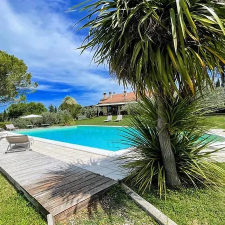 Sole Vino, Fabulous Pool, Fantastic Area, Sleeps Up To 15persons