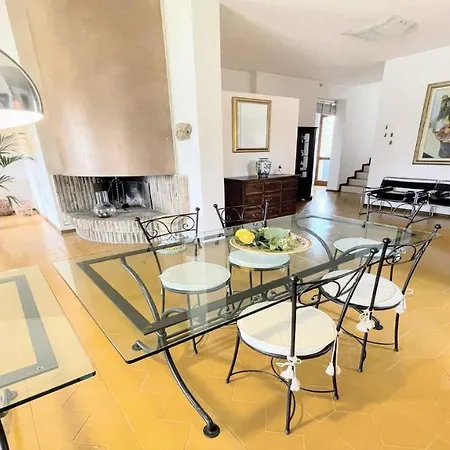 Villa Sole Vino, Fabulous Pool, Fantastic Area, Sleeps Up To 15persons *