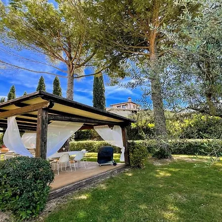 Sole Vino, Fabulous Pool, Fantastic Area, Sleeps Up To 15persons Villa