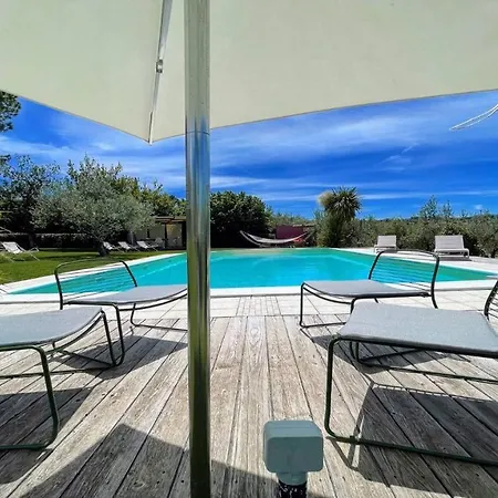 Sole Vino, Fabulous Pool, Fantastic Area, Sleeps Up To 15persons Villa