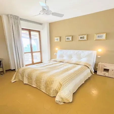 Villa Sole Vino, Fabulous Pool, Fantastic Area, Sleeps Up To 15persons
