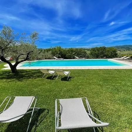 Sole Vino, Fabulous Pool, Fantastic Area, Sleeps Up To 15persons *