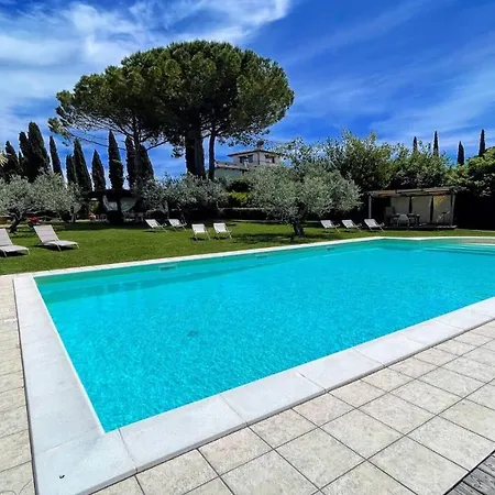 Sole Vino, Fabulous Pool, Fantastic Area, Sleeps Up To 15persons Villa