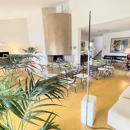 Sole Vino, Fabulous Pool, Fantastic Area, Sleeps Up To 15persons *