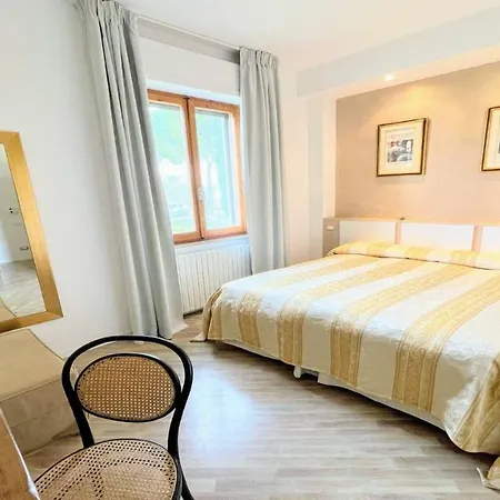 Sole Vino, Fabulous Pool, Fantastic Area, Sleeps Up To 15persons וילה