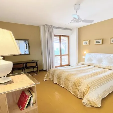 Sole Vino, Fabulous Pool, Fantastic Area, Sleeps Up To 15persons Villa